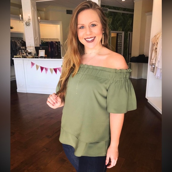CROSBY by Mollie Burch Tops - EUC CROSBY BY MOLLIE BURCH JULIA TOP IN OLIVE GREEN